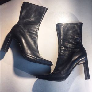 Steve Madden Black Leather Booties 🦋